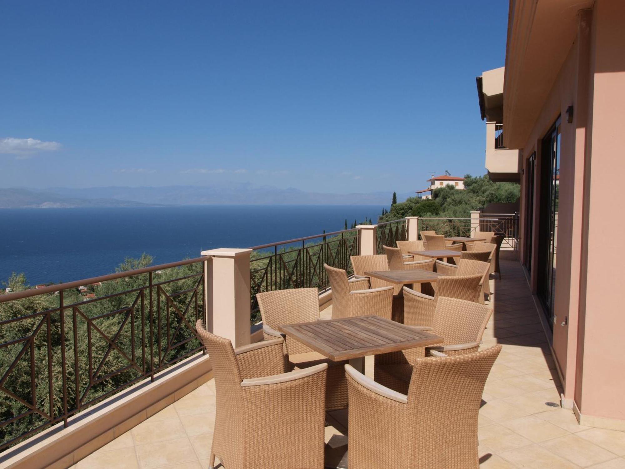 Hotel Theasi Diakopto Buitenkant foto