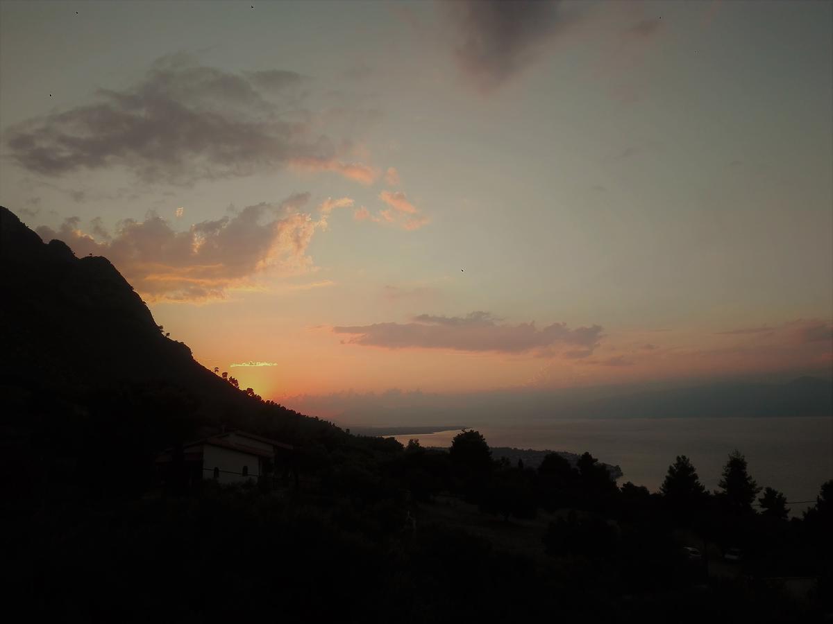 Hotel Theasi Diakopto Buitenkant foto