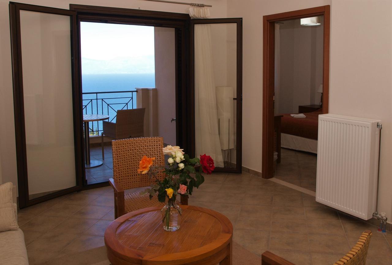 Hotel Theasi Diakopto Buitenkant foto